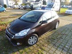 Schwarz Gebraucht 2012 Peugeot 208 Kleinwagen | 3.799 € (Fairer Preis)