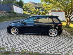 Schwarz Gebraucht 2011 VW Golf VI R Limousine | 18.000 €