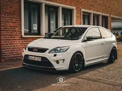 Weiß Gebraucht 2008 Ford Focus ST Limousine | 18.499 €
