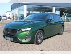 Grün (lackierung olivgrün/typ aussenverkleidung met) Neu 2024 Peugeot 308 Allure Limousine | 32.214 € (Teuer)