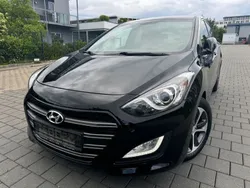 Schwarz Gebraucht 2016 Hyundai i30 Passion Limousine | 12.480 € (Fairer Preis)