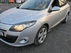Silber Gebraucht 2011 Renault Mégane GrandTour Kombi | 2.900 € (Guter Preis)
