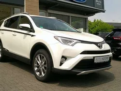 Novaweiß perleffekt Gebraucht 2016 Toyota RAV4 Edition SUV | 17.990 € (Fairer Preis)