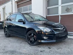 Schwarz Gebraucht 2011 Hyundai i30 Edition Kombi | 3.850 € (Fairer Preis)