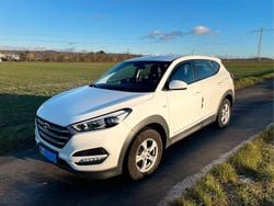 Weiß Gebraucht 2016 Hyundai Tucson Advantage SUV | 14.100 € (Fairer Preis)