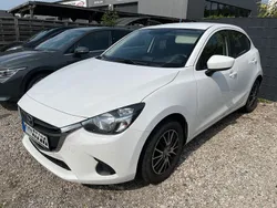 Weiß Gebraucht 2016 Mazda 2 Center-Line Limousine | 6.400 € (Guter Preis)