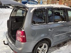 Grau Gebraucht 2007 VW Touran Van / Kleinbus | 4.900 € (Etwas zu teuer)