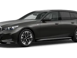 Grau Gebraucht 2024 BMW 540 Comfort Edition Kombi | 66.287 €