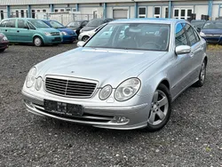 Grau Gebraucht 2002 Mercedes 240 Limousine | 4.890 €