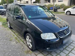 Schwarz Gebraucht 2003 VW Touran Van / Kleinbus | 2.100 € (Fairer Preis)