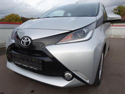 Silber Gebraucht 2016 Toyota Aygo X-play Kleinwagen | 7.590 € (Fairer Preis)