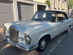 Weiß Gebraucht 1966 Mercedes W111 SE Cabrio | 111.900 €