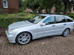 Silber Gebraucht 2006 Mercedes 220 Kombi | 3.050 €