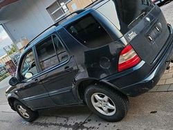Blau Gebraucht 2000 Mercedes ML270 SUV | 3.000 € (Guter Preis)