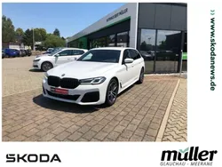 Weiß (alpinweiss iii) Gebraucht 2022 BMW 520 M Sport Kombi | 32.900 € (Fairer Preis)