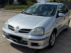 Grau Gebraucht 2004 Nissan Almera Tino Van / Kleinbus | 3.250 € (Fairer Preis)