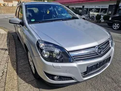 Grau Gebraucht 2009 Opel Astra Innovation Kombi | 3.950 € (Fairer Preis)