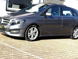Grau Gebraucht 2016 Mercedes B200 Exclusive Van / Kleinbus | 16.970 € (Fairer Preis)