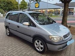 Grau Gebraucht 2002 Opel Zafira Executive Van / Kleinbus | 890 € (Superpreis)