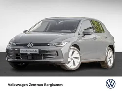 Grau Neu 2025 VW Golf VIII Life Limousine | 38.344 € (Etwas zu teuer)