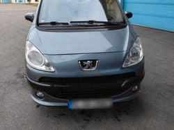 Grau Gebraucht 2005 Peugeot 1007 Kleinwagen | 2.200 € (Guter Preis)