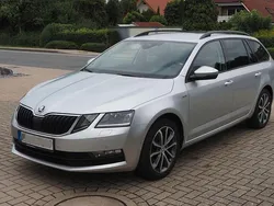 Silber Gebraucht 2019 Skoda Octavia Soleil Kombi | 17.800 € (Fairer Preis)