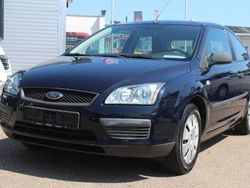 Blau Gebraucht 2006 Ford Focus Ambiente Limousine | 666 € (Superpreis)