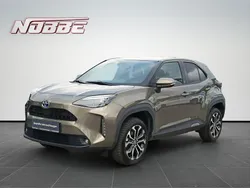 Gold Gebraucht 2023 Toyota Yaris Cross Team SUV | 24.750 € (Fairer Preis)