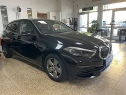 Schwarz Gebraucht 2022 BMW 118 Advantage Kleinwagen | 22.950 € (Fairer Preis)