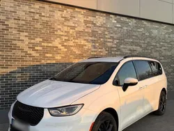 Weiß Gebraucht 2023 Chrysler Pacifica Touring SUV | 47.000 € (Teuer)
