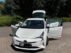 Weiß Gebraucht 2016 Toyota Prius Kleinwagen | 15.200 €