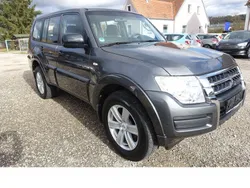 Mineralgrau (metallic) Gebraucht 2015 Mitsubishi Pajero SUV | 24.950 € (Etwas zu teuer)