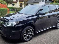 Schwarz Gebraucht 2014 Mitsubishi Outlander Invite SUV | 10.900 € (Teuer)
