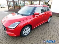 Burning red pearl (rot) Gebraucht 2025 Suzuki Swift Club Limousine | 18.790 € (Etwas zu teuer)