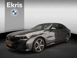 Grau Gebraucht 2024 BMW 550e M Sport Limousine | 75.900 € (Fairer Preis)