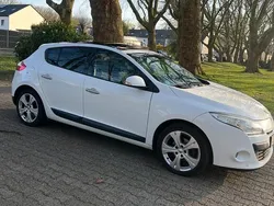 Weiß Gebraucht 2009 Renault Mégane III Limousine | 3.490 € (Teuer)