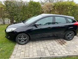 Schwarz Gebraucht 2011 Ford Focus Ambiente Limousine | 4.300 € (Guter Preis)