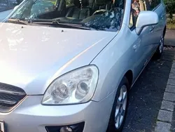 Silber Gebraucht 2006 Kia Carens Van / Kleinbus | 1.600 €