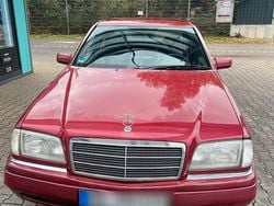 Rot Gebraucht 1994 Mercedes C180 Limousine | 3.500 €