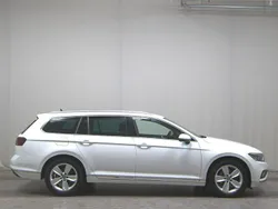 Weiss Gebraucht 2021 VW Passat Elegance Kombi | 18.480 € (Guter Preis)