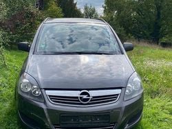 Grau Gebraucht 2012 Opel Zafira Family Van / Kleinbus | 2.900 € (Fairer Preis)