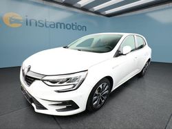 Weiß Gebraucht 2023 Renault Mégane IV Limousine | 27.949 €