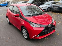 Rot Gebraucht 2016 Toyota Aygo Edition-S Kleinwagen | 8.800 €