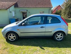 Blau Gebraucht 2004 Ford Fiesta Kleinwagen | 1.500 € (Etwas zu teuer)