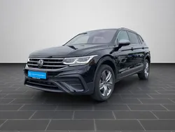 Deep black perleffekt (metallic) Gebraucht 2023 VW Tiguan Allspace SUV | 34.990 € (Fairer Preis)