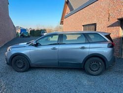 Grau Gebraucht 2020 Peugeot 5008 Van / Kleinbus | 16.800 € (Guter Preis)