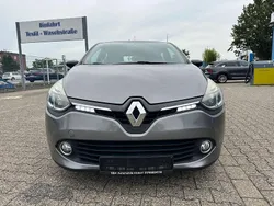 Grau Gebraucht 2015 Renault Clio IV Expression Limousine | 5.999 €