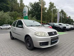 Grau Gebraucht 2004 Fiat Punto Kleinwagen | 1.450 € (Etwas zu teuer)