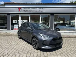 Grey metallic Neu 2025 Toyota Yaris Hybrid Kleinwagen | 23.990 € (Fairer Preis)
