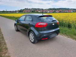 Grau Gebraucht 2014 Kia Rio DREAM-TEAM Edition Limousine | 3.500 € (Superpreis)